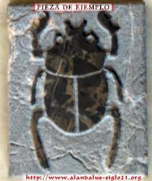 Escarabajo egipcio en tono oscuro